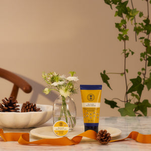 Neal's Yard Remedies Bundles Bee-utiful Hands & Lips